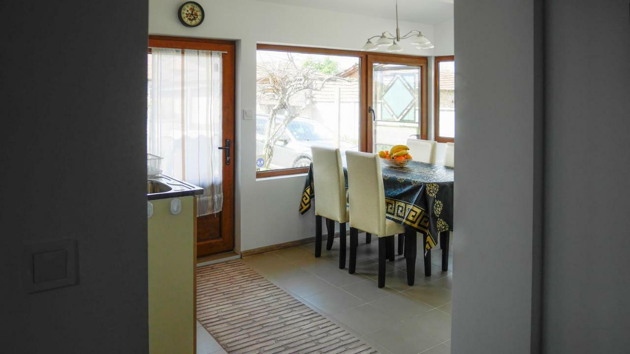 Srebarna Lakeview Apartments Srebŭrna Стая снимка